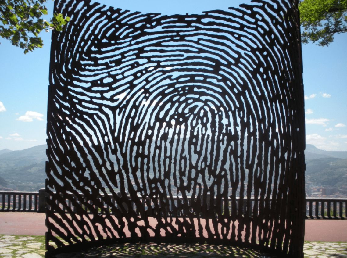 2006/06/18. Gudariaren monumentua inauguratu zen Artxanda mendian, frankismoaren aurkako euskal borrokalari guztien omenez, eta bereziki Bilboko defendatzaileen omenez 1937ko ekainean. 

#BilboHariGorria
#36koGerra