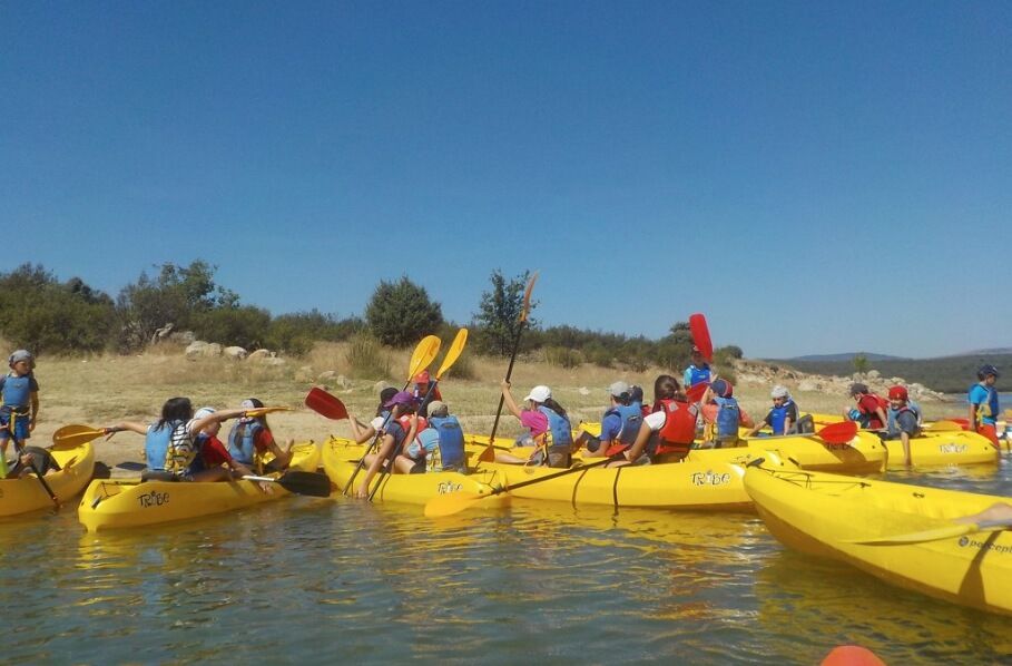Moralzarzal's tweet photo. Vuelve la #ConvivenciaDeVerano de #Juventud #Moralzarzal 🤩 Del 5 al 7 de agosto, #jóvenes de 13 a 17 años: #multiaventura, #piraguas, #piscina y noches de animación en el Albergue Sierra Norte. ¡Plazas limitadas! Inscripción abierta. (C/ Antón, 30). https://t.co/Ysq6eeKMQ4 https://t.co/GvFvKD6lw4