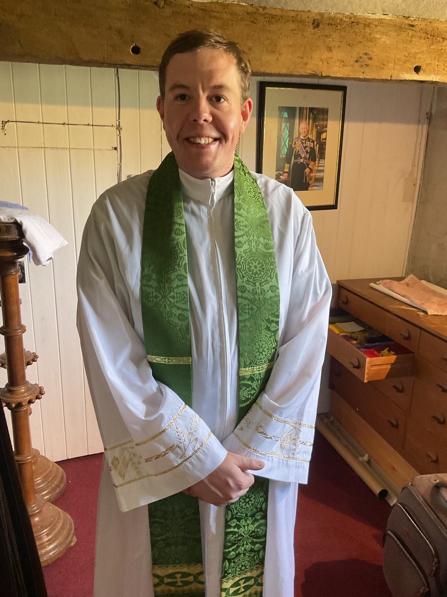 Fr. Felix Smith (@revfelixsmith) on Twitter photo The Curate has forgotten his alb & chasuble, so has gone all evangelical on us The Curate has forgotten his alb & chasuble, so has gone all evangelical on us