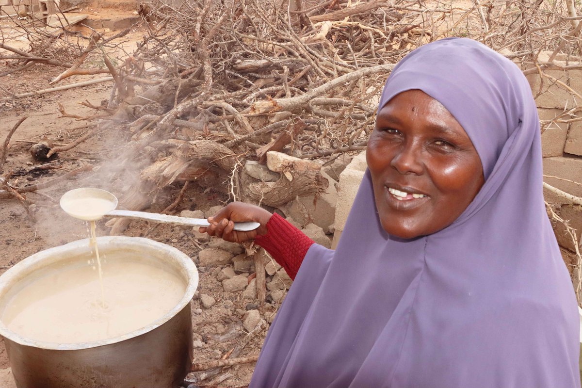 caresom's tweet image. With support from @FinlandinSom and @caresom, Fadumo, a dedicated mother and volunteer cook at Daraselam School in #Somaliland, through her cooking is helping kids become healthier and thrive academically. Read her inspiring story:
👇
tellingtheecsastory.blogspot.com/2025/06/stirri…