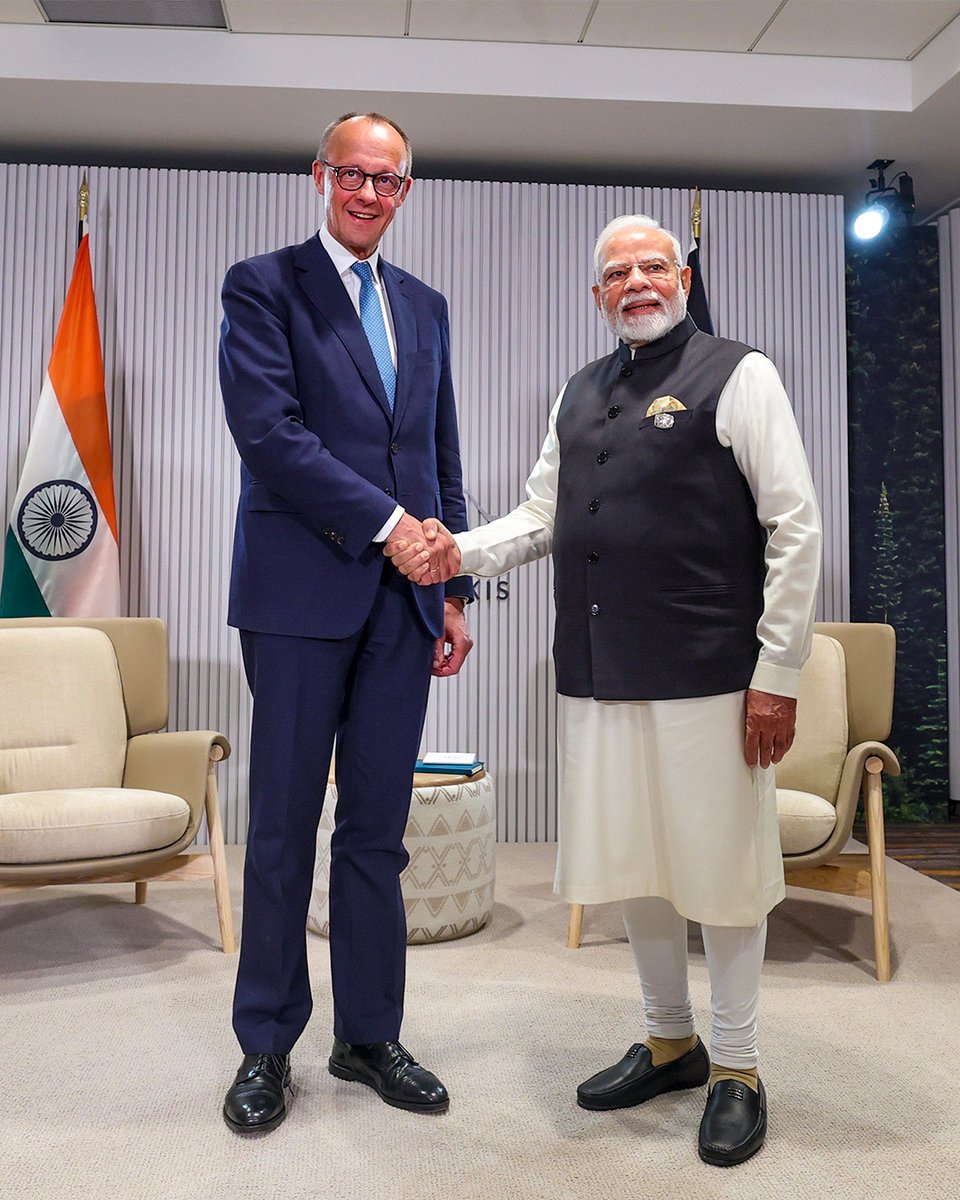 bsindia's tweet photo. #InPics | Prime Minister Narendra Modi meets with world leaders on the sidelines of the G7 Summit at Kananaskis, in Alberta, Canada. (PTI Photos)
#PMModi #NarendraModi #G7Summit #Canada #Kananaskis #GiorgiaMeloni #Alberta #ModiInCanada https://t.co/krBhREqwY3