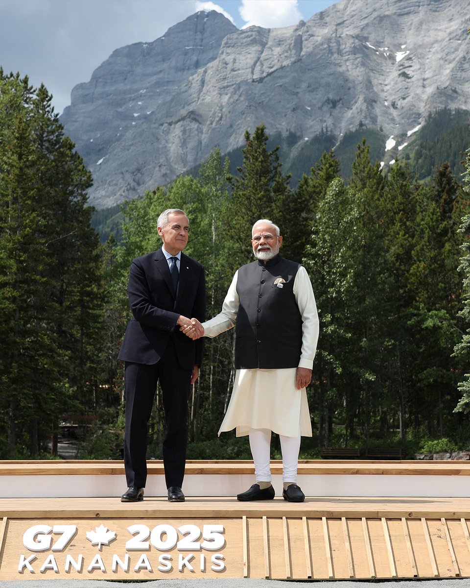 bsindia's tweet photo. #InPics | Prime Minister Narendra Modi meets with world leaders on the sidelines of the G7 Summit at Kananaskis, in Alberta, Canada. (PTI Photos)
#PMModi #NarendraModi #G7Summit #Canada #Kananaskis #GiorgiaMeloni #Alberta #ModiInCanada https://t.co/krBhREqwY3