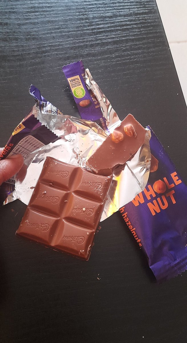 Aveewear1's tweet photo. @Cadbury_SA ha.a Cadbury there's no way a whole nut chocolate ibe plain kanje 😩 https://t.co/tXtzAoFsXf