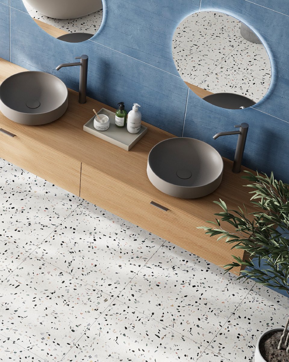 With its subtle graphic details and luminous finish, the 𝐓𝐄𝐑𝐑𝐀𝐙𝐙𝐎 series turns brightness into a design element. ☀
Perfect for interiors that breathe clarity, energy and elegance.