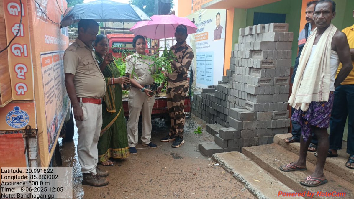 Distribution of plants under the  scheme Ek paid Maa ke Naam in Lembo Gp during BBY
#BarshaEkUpalabdhiAnke
#BikashMela
#BikashBahanYatra
#SamruddhaOdisha
#BikashitaOdisha
#BikashitaOdishaBikashitaBharat

<a href="/cmo_odisha/">CMO Odisha</a> 
@prdw_odisha 
<a href="/ipr_odisha/">I & PR Department, Odisha</a> 
<a href="/dm_jajpur/">Collector & DM, Jajpur</a>