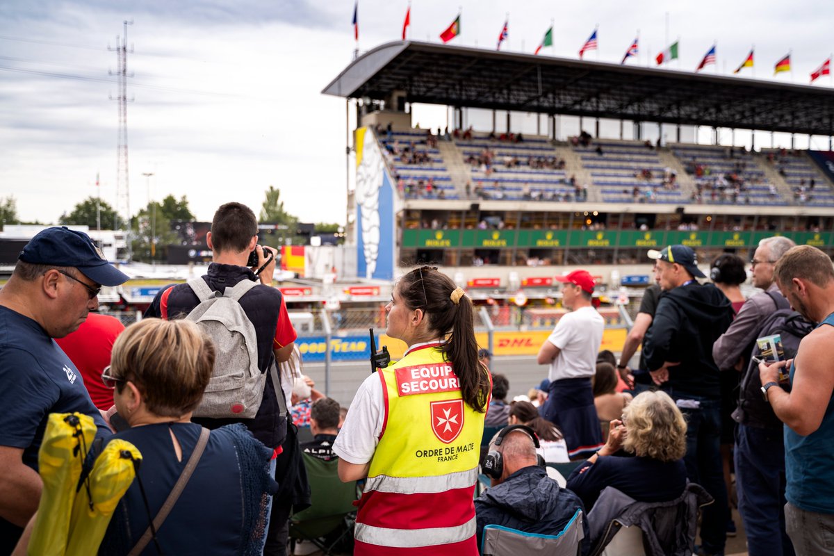 OrdredeMalteFR's tweet image. 🏁 Retour en images – @BP_24hduMans
Un week-end intense, populaire, festif… et parfaitement encadré.
🎪 Du grand départ aux shows du samedi soir, nos secouristes bénévoles étaient mobilisés pour assurer la sécurité des milliers de spectateurs venus vivre la légende du Mans.