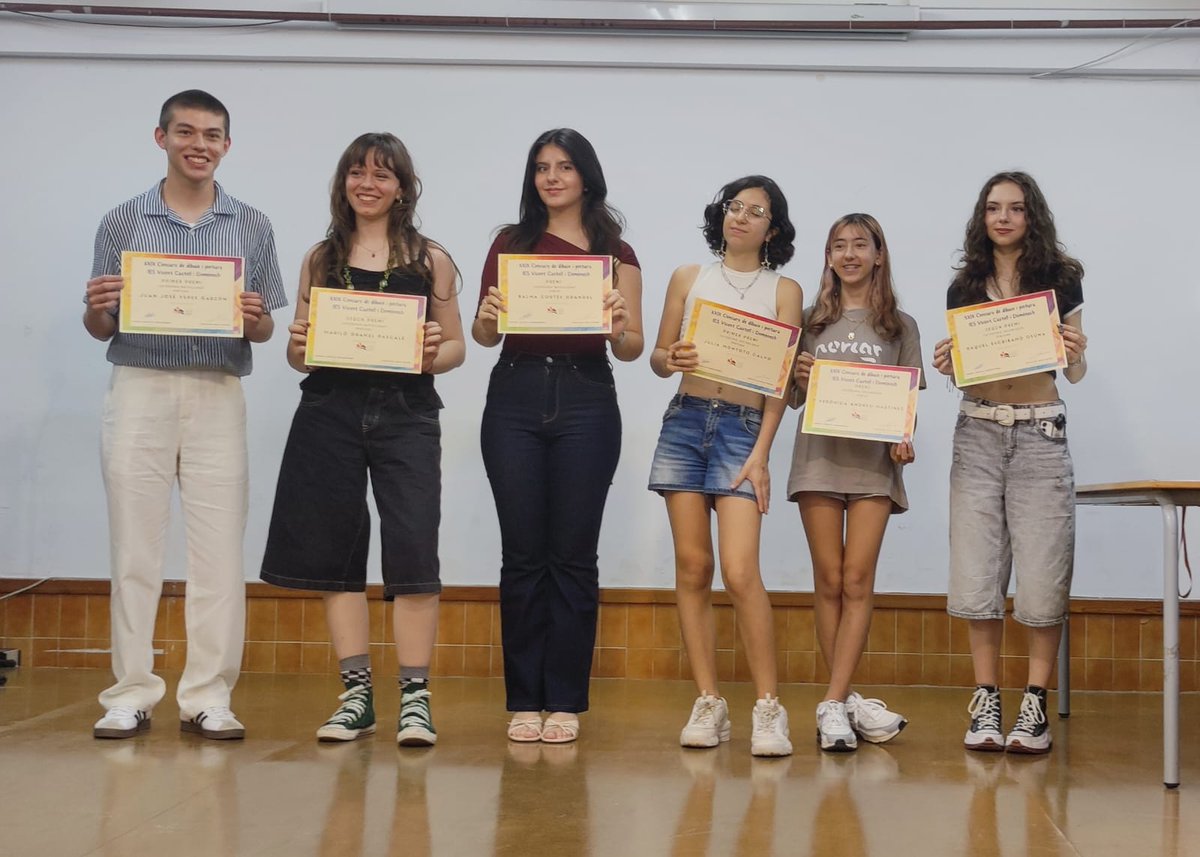 Volem donar l’enhorabona a Balma Cortés per haver aconseguit el primer premi de dibuix de l’IES Vicent Castellamb una obra plena de matisos i sensibilitat. 🎨💫

La seua habilitat artística i la delicadesa del seu traç han emocionat el jurat.