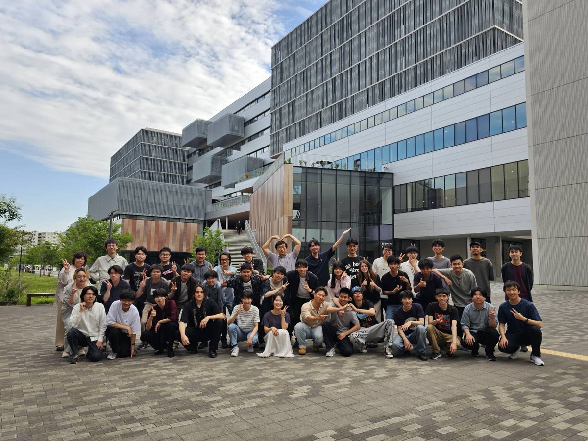 卒業アルバム用の集合写真を撮影しました！📷✨

#集合写真 #研究室