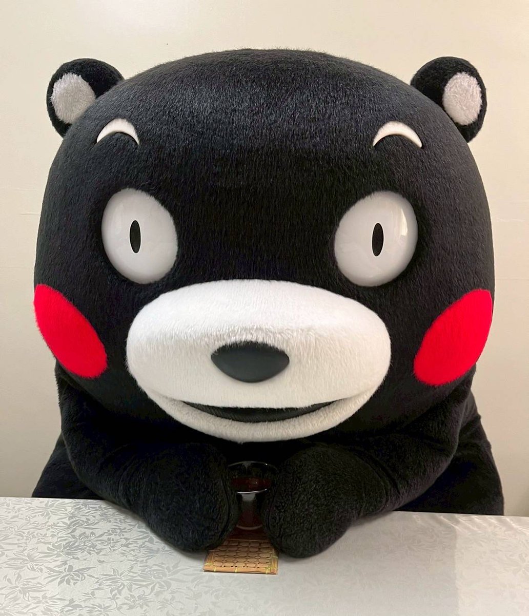KumamonStaff's tweet image. 毎日暑いですね～！

くまめに水分補給をおこない、体調管理がバッチリな部長です！