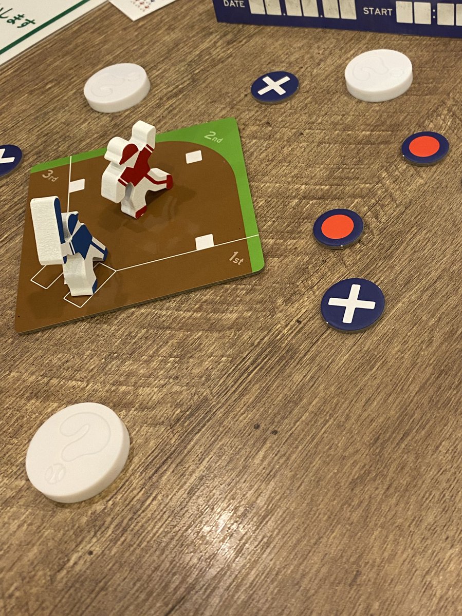 #ボードゲーム の #ヒットアンドアウト をプレイ⚾️
2人用ゲームで野球を上手くボードゲームに落とし込んでいて、面白かった〜
バッターと投手の読み合いや打率も落とし込んでいて、良き🎶
駒が可愛い⚾️

#itten 
#ボードゲーム好きと繋がりたい
#ボードゲーム紹介
#面白いボードゲーム
#ボドゲ