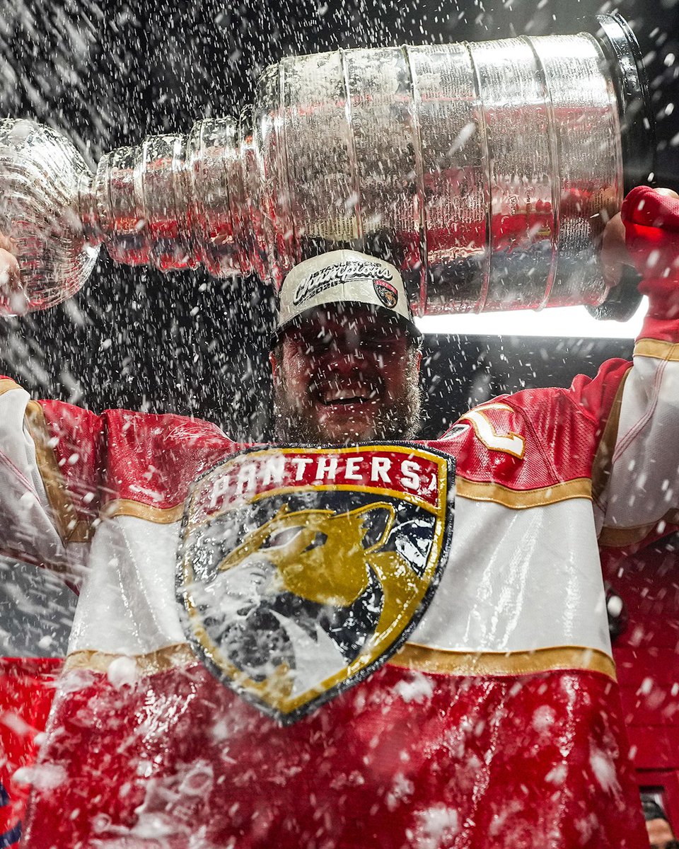 dailybarkov's tweet photo. what a time to be alive! 🏆🏆 https://t.co/1FkbOYztkg
