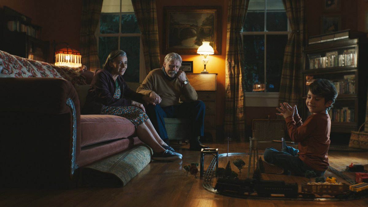 I didn’t expect THE LIFE OF CHUCK to move me this much. It struck a deep chord, touching on the one thing that scares me most in life: death. The film is a quiet, tender meditation on the fleeting beauty of life and the importance of cherishing every moment. 39 great