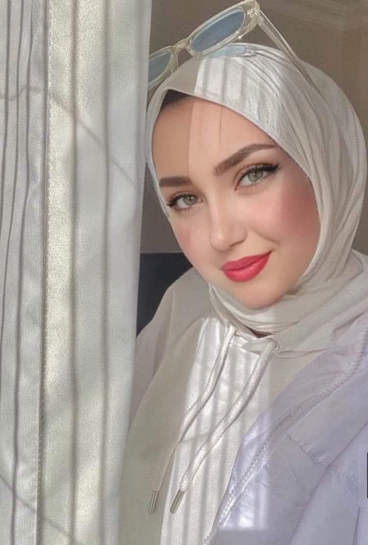 صباح #الخير 
#ثـــــــــــم 
- لَا أَعْتَرِفُ بِمَا يُسَمُّونَهُ "نُقْطَةَ ضَعْفٍ"، وَلَا يَمْلِكُ أَحَدٌ أَنْ يَكْسِرَ إِرَادَتِي، نَعَم لِلْمَشَاعِرِ قِيمَتُهَا، وَلَكِنَّ لِلْعَقْلِ سُلْطَانٌ لَا يُجَارَى.🖤

#نـــــــــــــورا 
#صباح_الخير_والسعاده