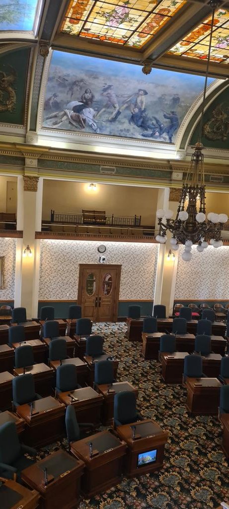 groenbar's tweet photo. Very quiet in US'  Montana's capitol building in Helena: its legislature only meets 4 months in 2 years. 
Decorations are reminding of Lewis&amp;Clark"s expedition
#Montana #Helena #capitolbuilding #legislature #LewisClark #USpolitics #USheritage #easygoing #US #StatePolitics https://t.co/nas77b7VgX