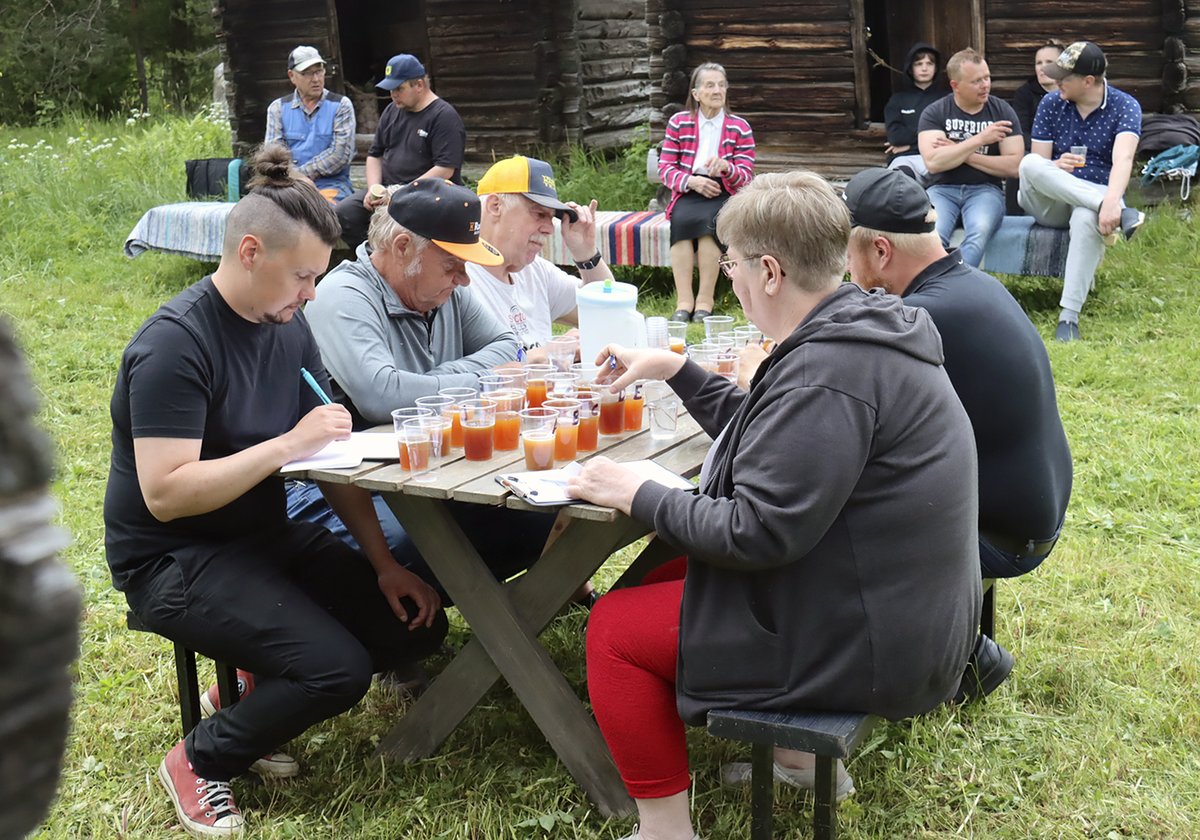Luhangan sahtimestaruus ratkottiin alkuviikosta Peltolan Mäkitupalaismuseolla. Kuka voitti ja miten tuomaristo luonnehti hänen sahtiaan? Lue lisää: joutsanseutu.fi #sahtimestaruus #luhanka