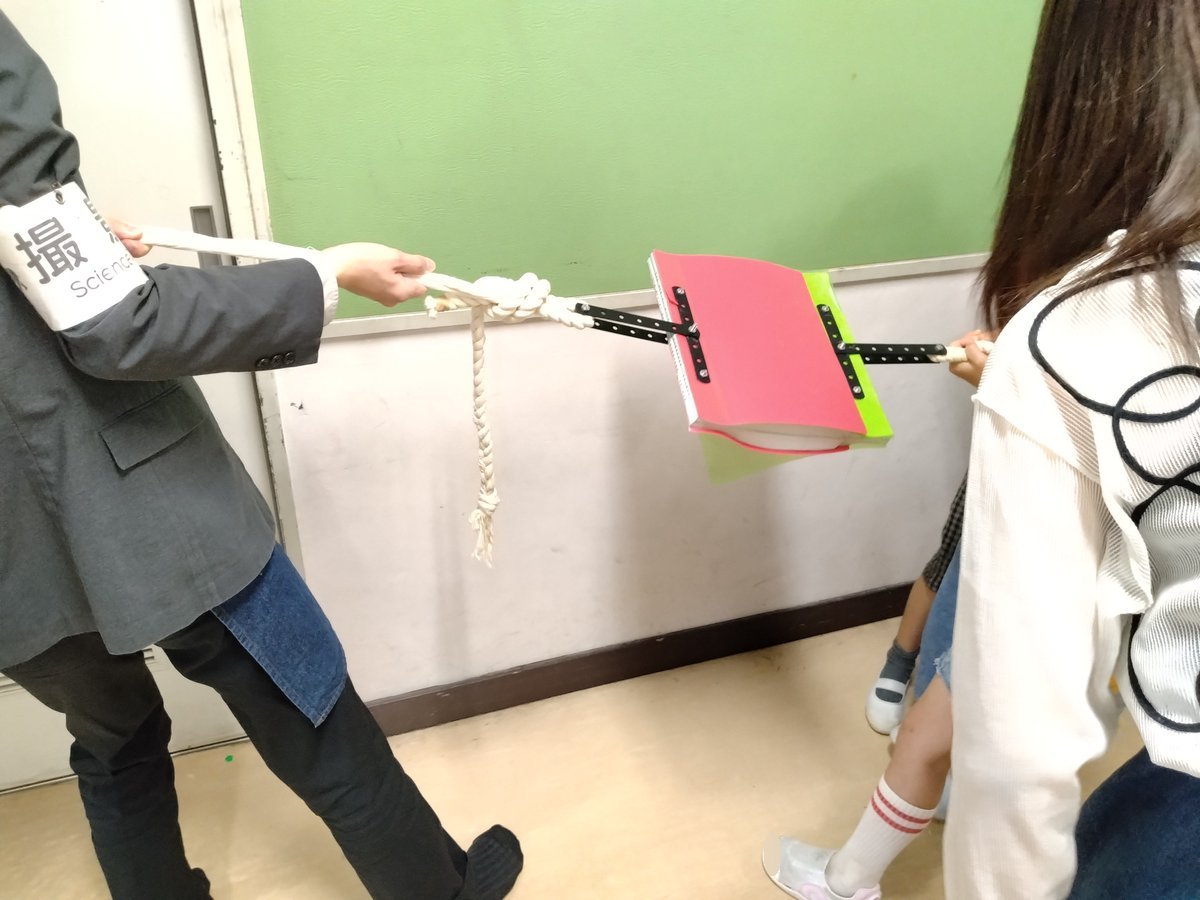 tscitech's tweet image. 6月15日に田道小学校にて、ホバークラフトの工作教室を行いました。
ホバークラフトはモーターとプロペラの力で地面から少し浮くことで摩擦をなくして進むことができる工作です。
工作を通して、摩擦の仕組みついて学ぶことができました。
参加してくださった皆様、ありがとうございました!