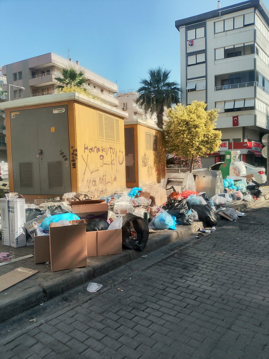 Sayenizde sokaklar çöp kokuyor artık <a href="/karsiyaka_bel/">Karşıyaka Belediyesi</a>