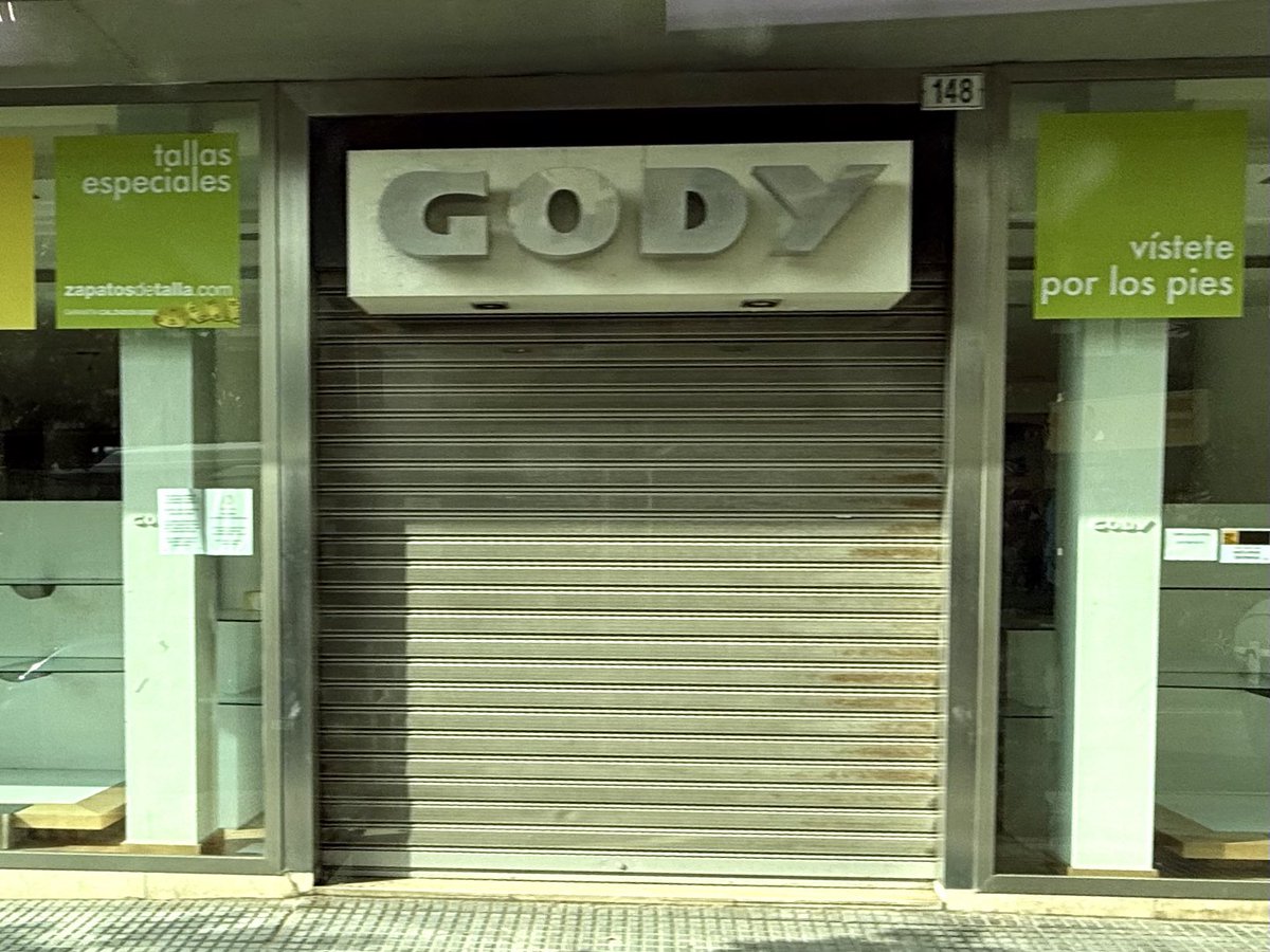 FranzVanPelt's tweet image. El cierre de las zapaterías Gody de Málaga tras 62 años de historia ❤️‍🩹