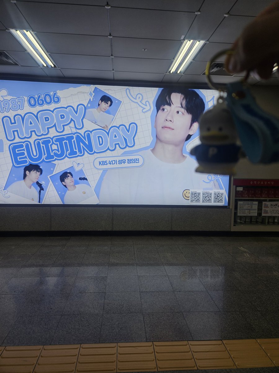지나가요..^^