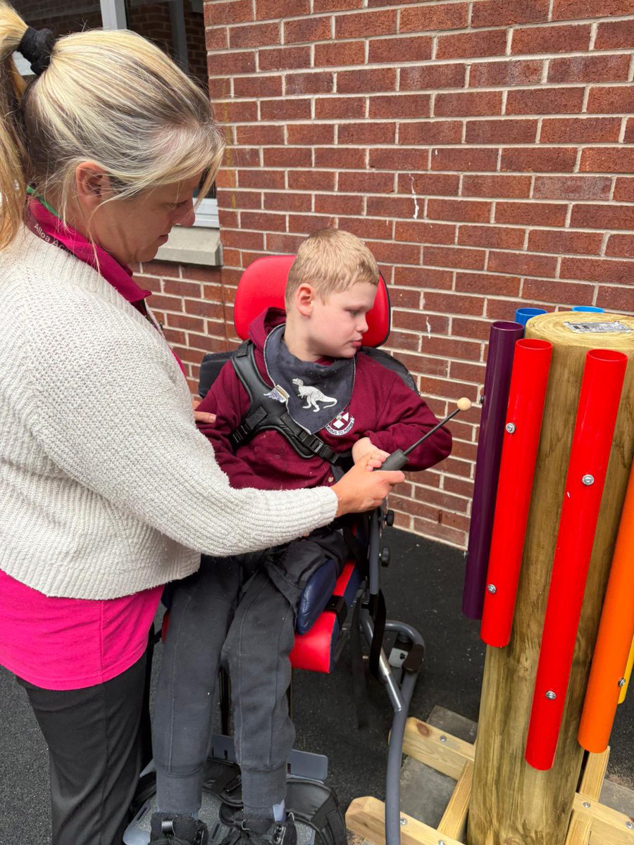 AlloaEASN's tweet image. Learners from Oak Class enjoyed exploring the new outdoor sensory music equipment today. Great to see smiles and sensory fun outdoors. @AlloaAcademy #OutdoorLearning #SensoryPlay #InclusiveEducation