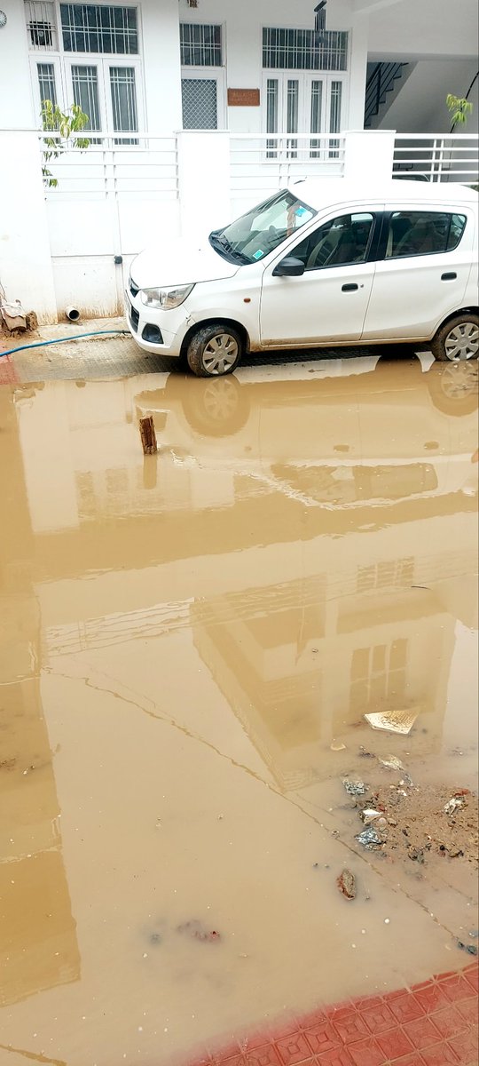 kapil23161's tweet photo. @jdajaipur @CMHelpdesk @RajCMO @GreaterJaipur सड़क में सीवर के कार्य के पश्चात ना रोड बनाई गई नाही सीवर के कनेक्शन दिए गए बरसात में लोगों का निकलना भी मुश्किल हो गया है प्रतिदिन गढ़ों में चार-पांच लोग गड्ढे में गिरते रहते हैं भंवर नगर मान्यवास मानसरोवर सांगानेर विधानसभा क्षेत्र https://t.co/1ZiQv4fI6P