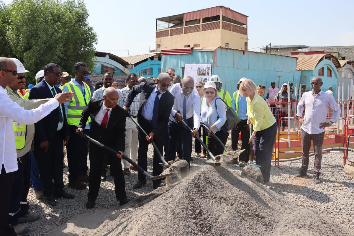 FranceaDjibouti's tweet photo. Au service des réseaux d’assainissement de la ville de Djibouti, inauguration de la deuxième station d’épuration de Douda et lancement des travaux dans les quartiers 6, 7 et  7bis
Merci aux ministres impliqués et bravo à l’équipe de l’ONEAD, soutenue par VINCI et STEREAU https://t.co/zWXSlWJP0w