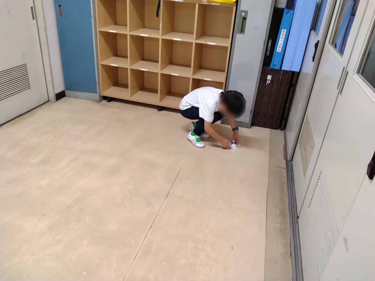 tscitech's tweet image. 6月15日に田道小学校にて、ホバークラフトの工作教室を行いました。
ホバークラフトはモーターとプロペラの力で地面から少し浮くことで摩擦をなくして進むことができる工作です。
工作を通して、摩擦の仕組みついて学ぶことができました。
参加してくださった皆様、ありがとうございました!