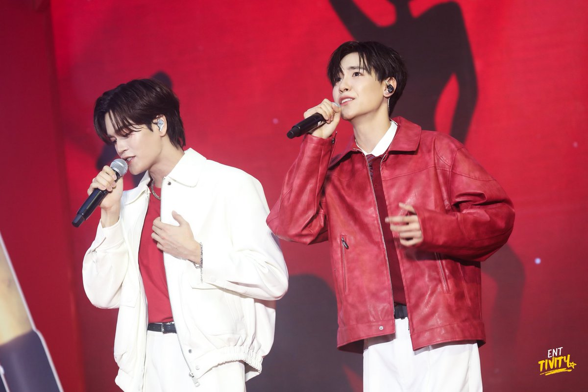 Entivity_'s tweet image. จูเนียร์-มาร์ค พี่ไฟฟ้าและน้องไวน์จากซีรีส์สายรหัสเทวดา ร่วมโชว์บนเวทีในงานแถลงข่าว “GMMTV POCKY IDOL”

JUNIORMARK POCKY IDOL

#GMMTVPOCKYIDOL
#junniorrs #markjrtn
#JuniorMark #จูเนียร์มาร์ค