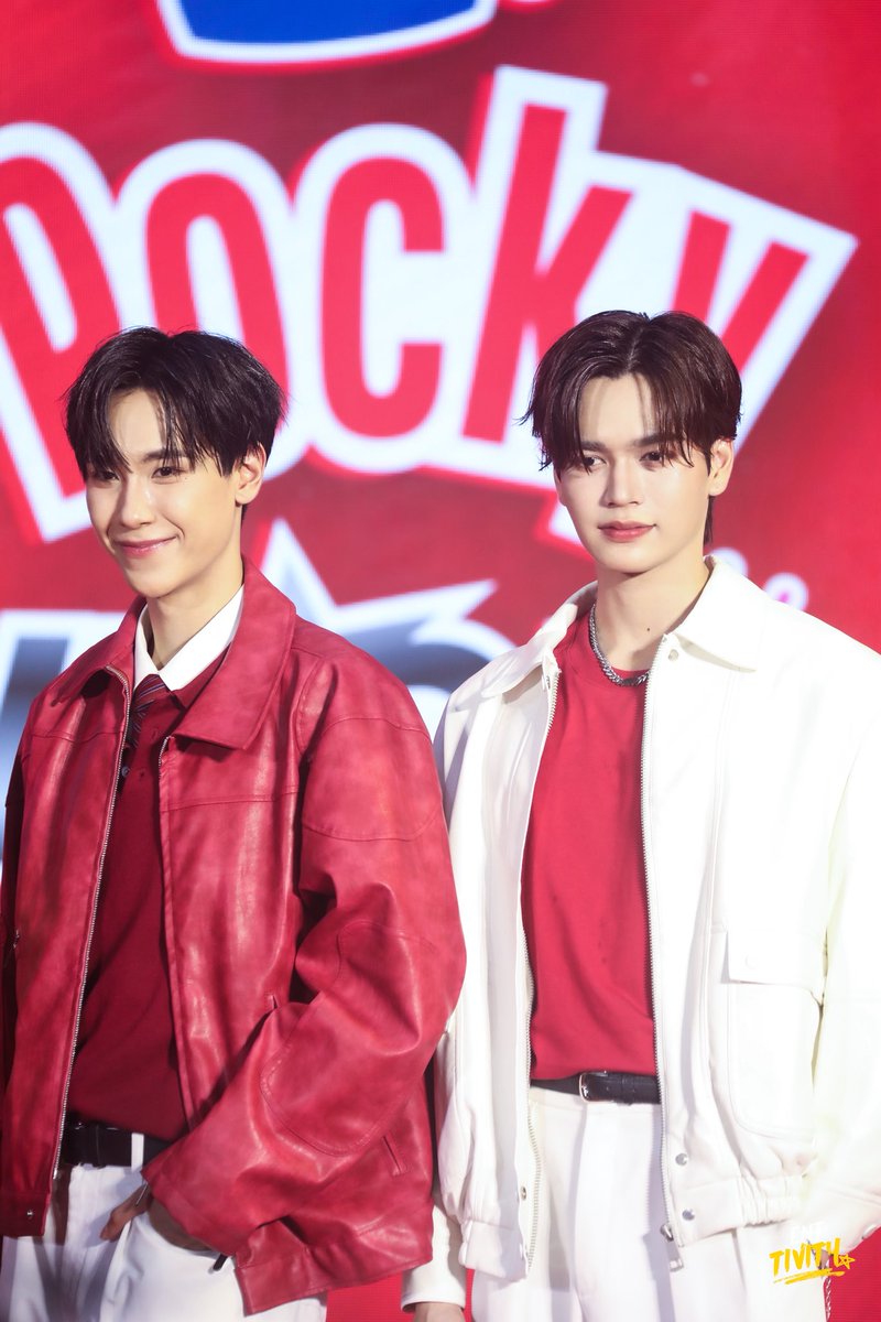 Entivity_'s tweet image. จูเนียร์-มาร์ค พี่ไฟฟ้าและน้องไวน์จากซีรีส์สายรหัสเทวดา ร่วมโชว์บนเวทีในงานแถลงข่าว “GMMTV POCKY IDOL”

JUNIORMARK POCKY IDOL

#GMMTVPOCKYIDOL
#junniorrs #markjrtn
#JuniorMark #จูเนียร์มาร์ค