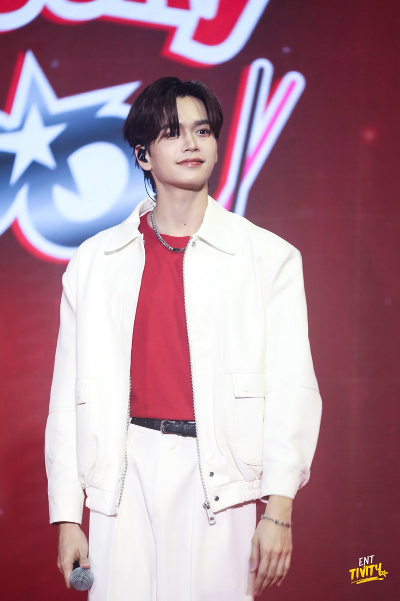 Entivity_'s tweet image. จูเนียร์-มาร์ค พี่ไฟฟ้าและน้องไวน์จากซีรีส์สายรหัสเทวดา ร่วมโชว์บนเวทีในงานแถลงข่าว “GMMTV POCKY IDOL”

JUNIORMARK POCKY IDOL

#GMMTVPOCKYIDOL
#junniorrs #markjrtn
#JuniorMark #จูเนียร์มาร์ค