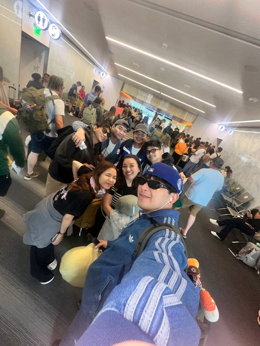 Tarsier Records (@tarsierrecords) on Twitter photo arrived in the United States safe and sound!!! 🇺🇸✈️
<a href="/clfrnia_maki/">Maki *ੈ✩‧₊˚</a> and the team take flight globally—bringing the orange skies to the US 🧡 arrived in the United States safe and sound!!! 🇺🇸✈️
<a href="/clfrnia_maki/">Maki *ੈ✩‧₊˚</a> and the team take flight globally—bringing the orange skies to the US 🧡