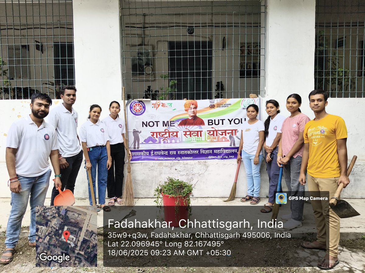 Nss_Sci_clg_bsp's tweet photo. #NSS_in_Action !!
Our dedicated volunteers rolled up their sleeves today to clean and beautify our college campus.💪✨

Proud of this spirited team working towards a cleaner, greener future! 🌍
#CleanCampus_GreenCampus

@_NSSIndia @NSSRDBhopal 
@nssabvuCG @manojsinha812 https://t.co/elqToPCUv6