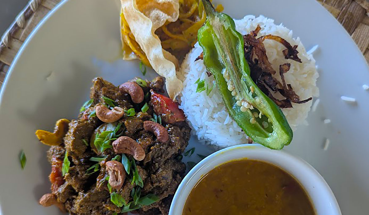 🌊 Falaise Rouge à Maurice : quand la gastronomie raconte l'histoire d'une île métissée
Le Dry Curry de cerf aux noix de cajou et raisins secs m'a littéralement bluffé.  L'art de vivre mauricien dans toute sa splendeur.
📍 Ferney
#Maurice #Gastronomie #CreoleCuisine #Foodie