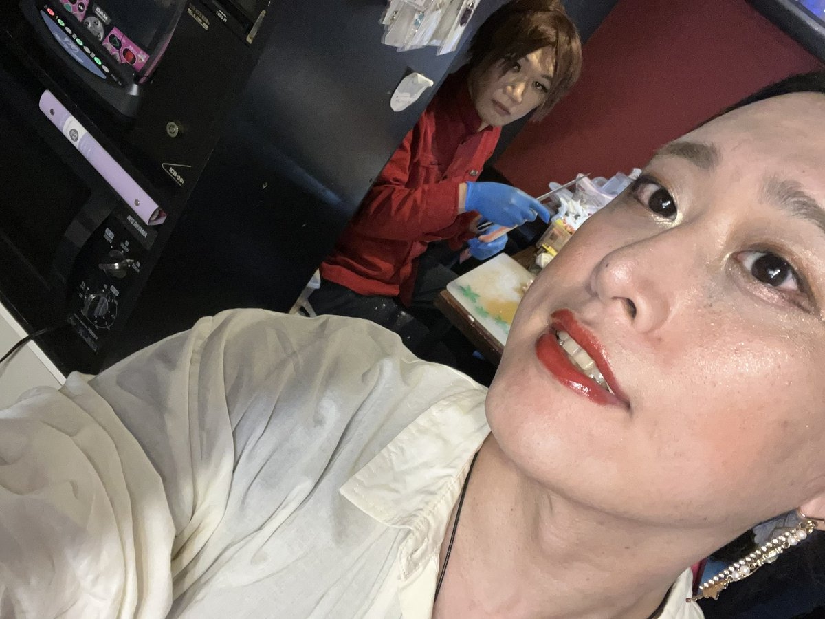 hadashinogay's tweet photo. カサンドラオープン〜
本日はめぐ飯〜‼️
冷豚しゃぶに特製ソース三種にスープとナスの煮浸しとご飯🍚
皆様の来店お待ちしてますっ☺️
本日は
あきこ＆れい！
#新世界カラオケスナック
#浴衣着物着付けレンタル
#日本酒辛口
#メイクルーム https://t.co/mChACO2Nd8