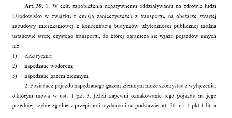 lkwarzecha's tweet photo. We Francji zniesiono strefy czystego transportu. 
W Polsce mają powstawać na potęgę. Kto nam to zafundował? PiS Ustawą o elektromobilności z 2018 r.
Mało tego - nie tylko nam to zafundowali, ale jeszcze "poprawili" w nowelizacji z 2023 r. W pierwszej wersji, jak widać, była mowa o "obszarze zwartej zabudowy", w drugiej już nie. Ten warunek odpadł. 
Mało tego, to PiS i rząd pana Morawieckiego wsadził OBOWIĄZEK tworzenia SCT do KPO. Taka strefa musi powstać w każdym mieście powyżej 100 tys. mieszkańców, gdzie są przekroczone normy dwutlenku azotu. 
Tak, ten absurd zafundowali nam "wielcy przeciwnicy zielonego ładu" i osobiście sam główny jego twardy wróg pan @MorawieckiM. 
Ale, jak powiedział w Przysusze pan Kaczyński - żadnego bicia się w piersi, żadnej ekspiacji, to jest działania na korzyść "naszych przeciwników".