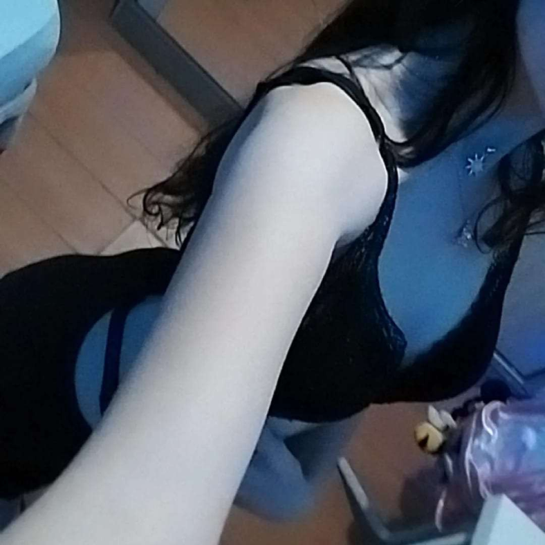 pvupsie's tweet photo. ୨not new to nsfwtwt ! ♡୧
  ︵‿︵‿୨♡୧‿︵‿︵  
୨୧  she / her  
୨୧ 18 
୨୧  nudies for gift cards 
୨୧  soft / hard kinks  
୨୧  bicurious 
୨୧  always horny  
୨୧  ♡ and ↺ to be moots !!

୨ #nsfwtwt #teen #horny ୧ https://t.co/uK8IeX4kvC