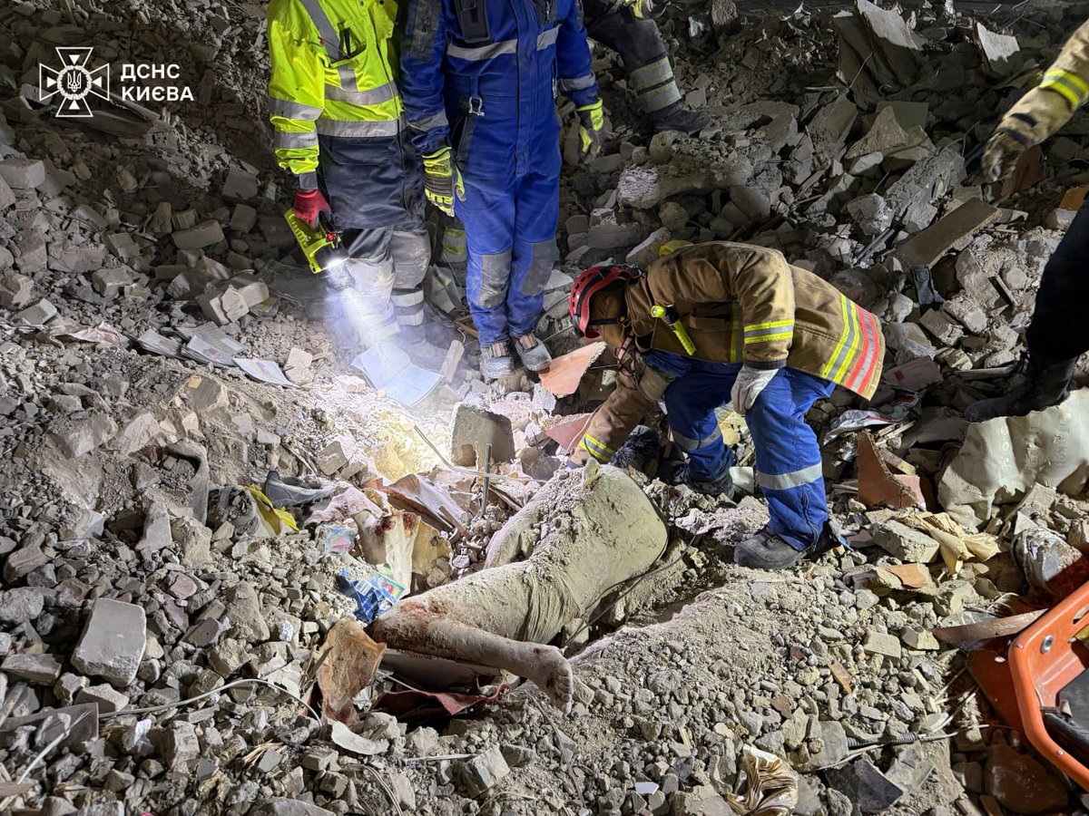 ⚠️Sensitive content! Five more bodies found under rubble in Kyiv

Rescuers spent the whole night clearing the ruins of a high-rise building destroyed by a Russian missile.

The death toll from last night’s attack has risen to 21 people — 18 of them died in this very building.