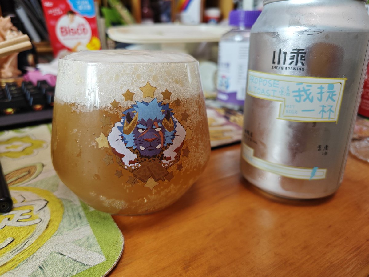 最近在喝的啤酒 红色跟坎卜斯很搭啊！