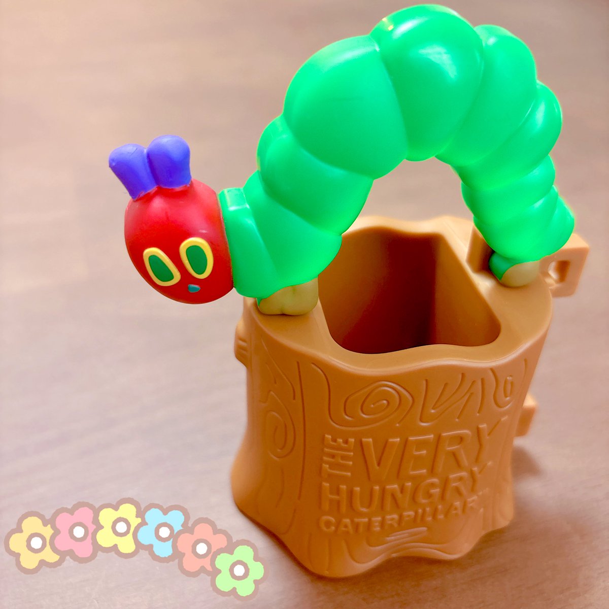 はらぺこあおむし好きな息子にあげたくて初めてハッピーセット買ってみたけど可愛い〜〜！第二弾のいちごのも欲しい🍟🤍