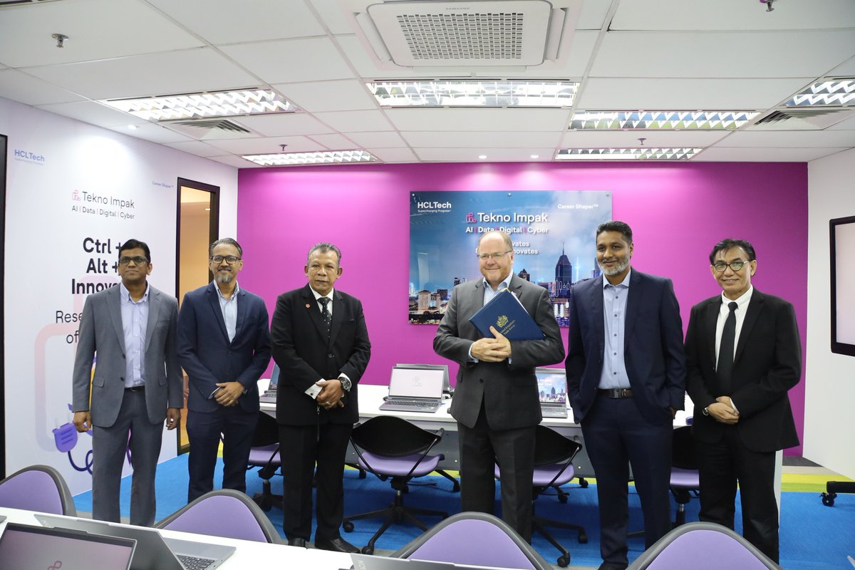 UKinMalaysia's tweet photo. . @MPGeorgeFreeman, PM’s Trade Envoy witnessed a MoU between IEG Campus &amp; the Chartered Institute for Securities &amp; Investment. A great example of 🇬🇧🇲🇾educational partnership equipping learners with globally recognised certifications and world-class financial knowledge. https://t.co/n77cPnMo9t