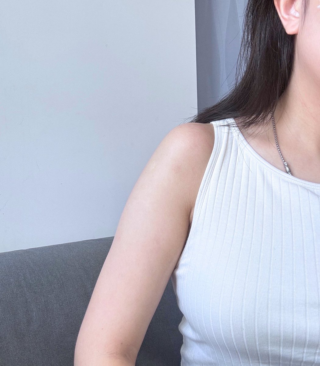 เอาโลชั่นที่บ้านมาสลับใช้ตามสูตรในตต คือผิวดีเหมือนเสกได้เลยอ่ะ แต่ละตัว benefit เขาจะเด่นกันคนแบบ พอจับมาใช้ด้วยกันตามสูตรคุณหมอแล้วผิวดีมากๆๆๆๆ  
#ตัวจริงเรื่องผิวใส #VaselineThailand