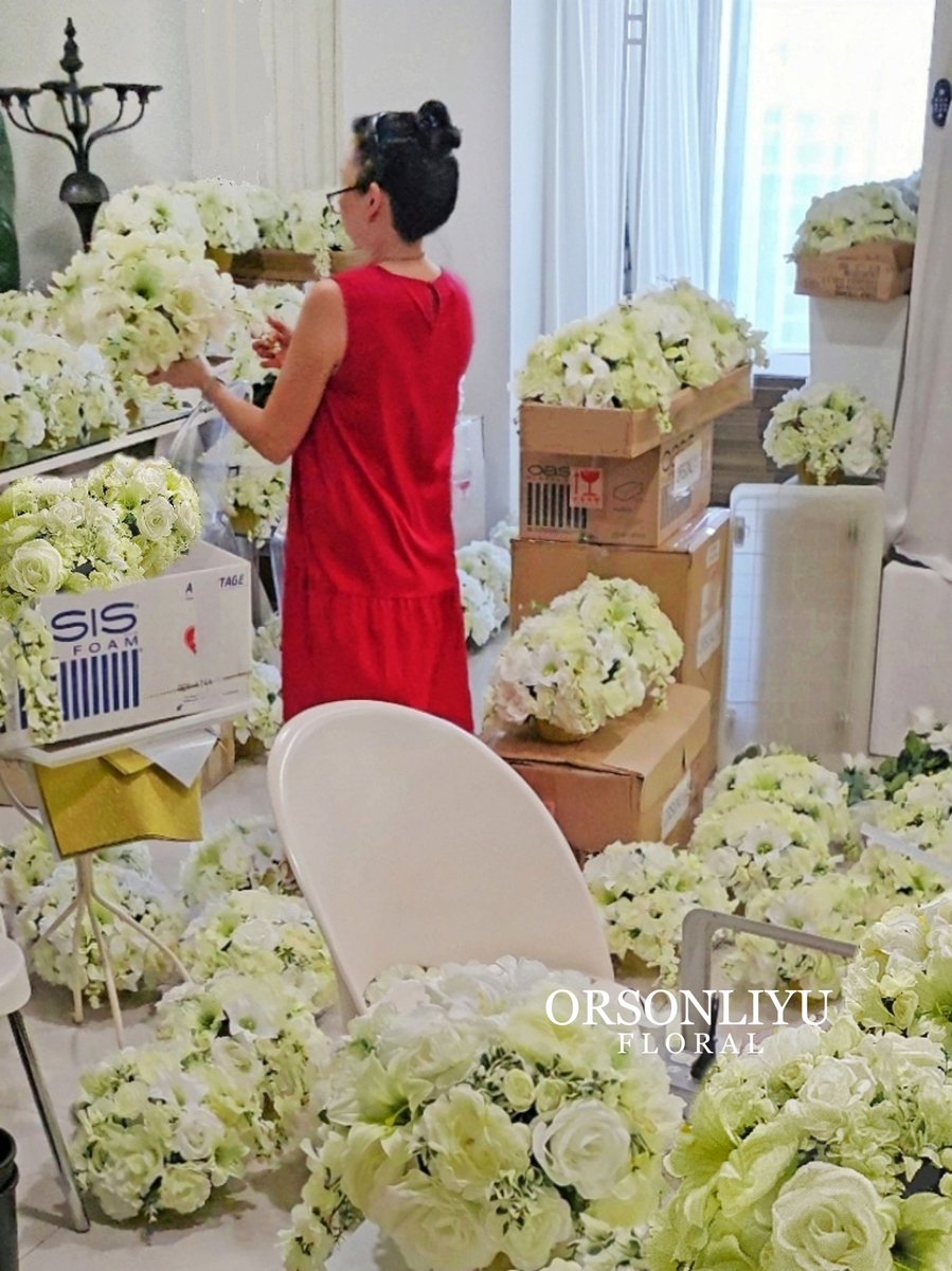 OrsonLiyu's tweet photo. WE #moment #nanaliyu #designbyorson #orsonliyufloral #floralbyorson #orsonliyu #inthemaking #floraldesigner #floraldesign #flowerarrangement #event #deco #floral #designerlife #orsonlife #oz #fyp @OrsonLiyu https://t.co/HN5KAHGCwX
