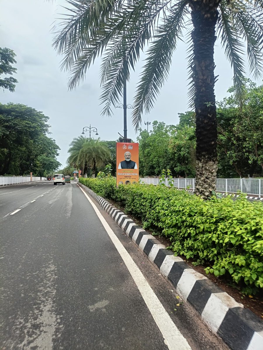 stnarayan0's tweet photo. The beauty of Bhubaneswar is being destroyed by putting up posters of an Odia film (#BouButtuBhuta), but the same beauty and discipline is being enhanced by placing political posters banners on road poles and trees in Bhubaneswar.

Law must be enforced equally.

#CleanBhubaneswar https://t.co/qKqzsyvqv8