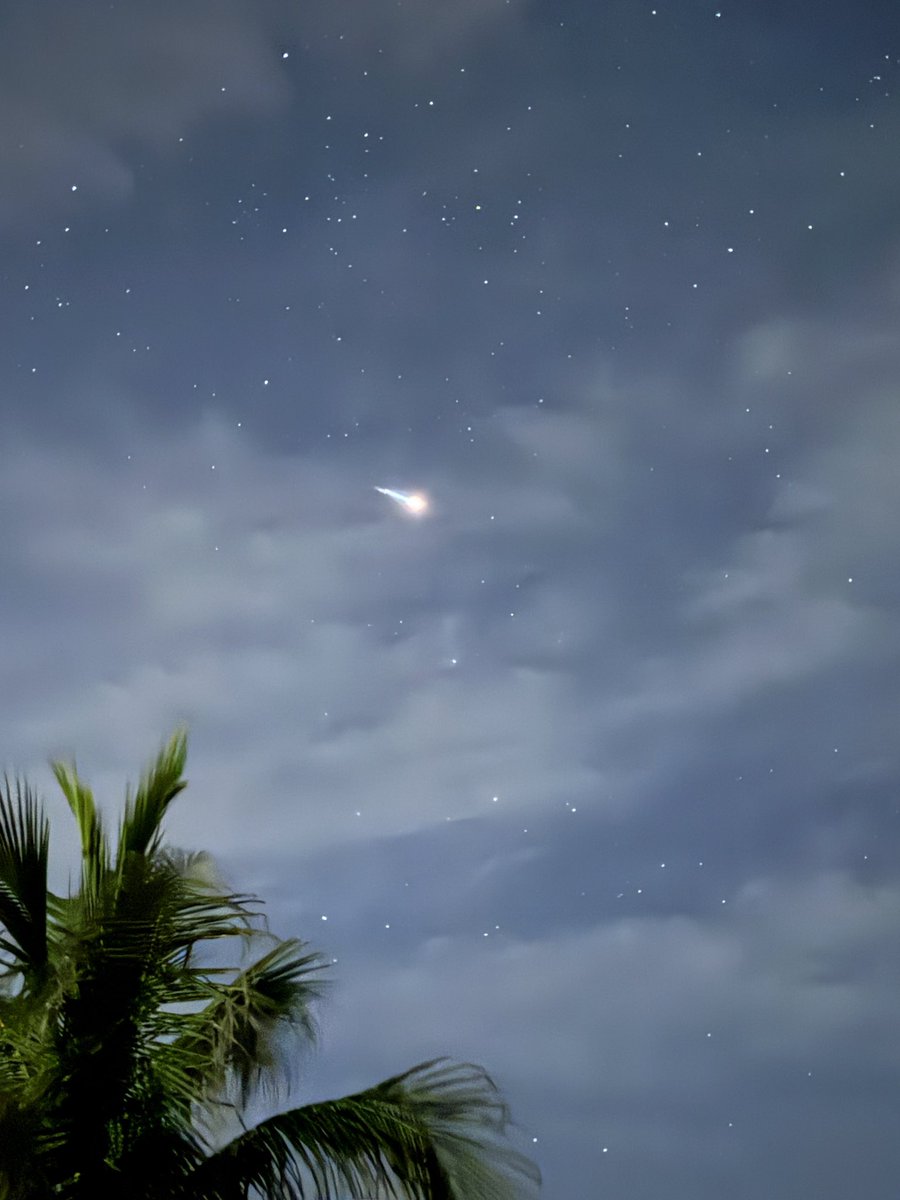 Watching the <a href="/SpaceX/">SpaceX</a> Falcon 9 launch IRL from Cocoa Beach 🚀

#spacexlaunch #spacexfalcon9 #starlink #StarlinkLaunch #spacex