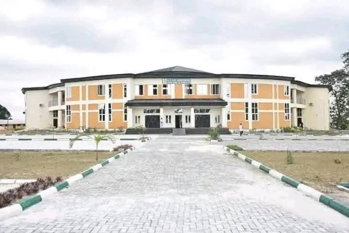 nysc_chronicles's tweet photo. This Hall is not located in the United Kingdom or Canada!
This beautiful Hall is located in Rivers and it was built for Corps Members.... Imagine if other states had such infrastructure π€π€π€π€
#officialnyscng
#nyscRivers
#Riverscorper https://t.co/azBUWTZ4Z6