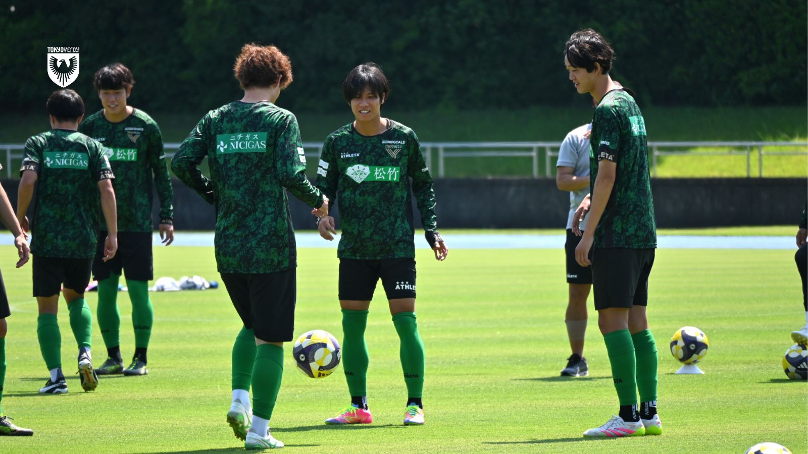 創設初期 YOMIURI VERDY 読売ヴェルディ J1 コーチジャケット 普通の服、 普通のスタイル。 Case 66 BROCHUREのコーチ