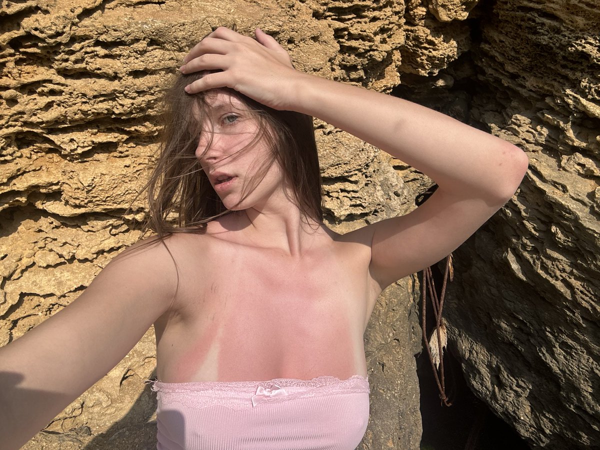 tanned girl🥰