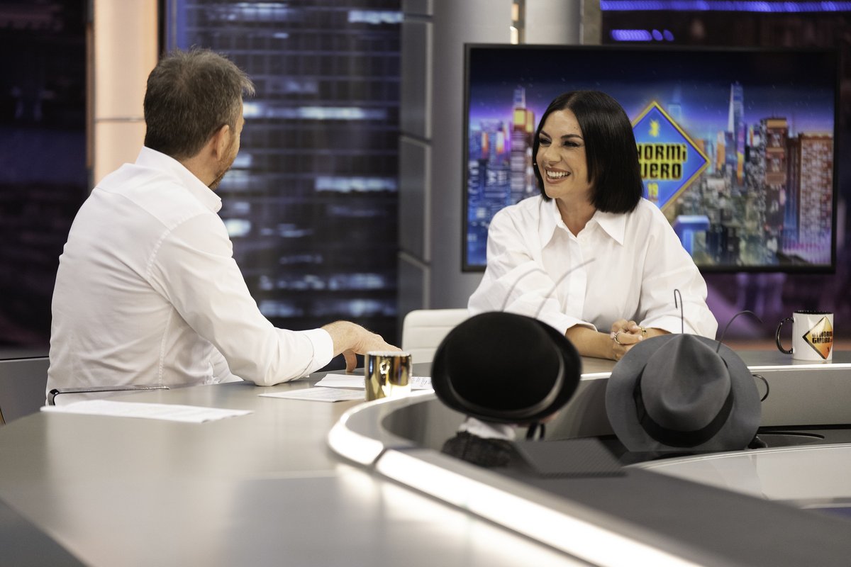 Atresmedia Comunicación (@atresmediacom) on Twitter photo #Audiencias I
👏 <a href="/El_Hormiguero/">El Hormiguero</a> continúa LÍDER absoluto un día más
🏆 Supera los 1,6 millones de seguidores de media, con un 14% de cuota, con la visita de Miren Ibarguren
📈 De nuevo por delante de todos sus competidores
📺 Consigue 4.253.000 espectadores únicos #Audiencias I
👏 <a href="/El_Hormiguero/">El Hormiguero</a> continúa LÍDER absoluto un día más
🏆 Supera los 1,6 millones de seguidores de media, con un 14% de cuota, con la visita de Miren Ibarguren
📈 De nuevo por delante de todos sus competidores
📺 Consigue 4.253.000 espectadores únicos