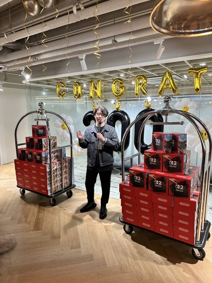 Stellar Blade developer Shift Up gifted each of its over 300 employees a Nintendo Switch 2 to celebrate the game reaching 3 million copies sold! #StellarBlade

Shift Up previous gifted all staff members a PS5 in 2021 and a PS5 Pro in January this year!