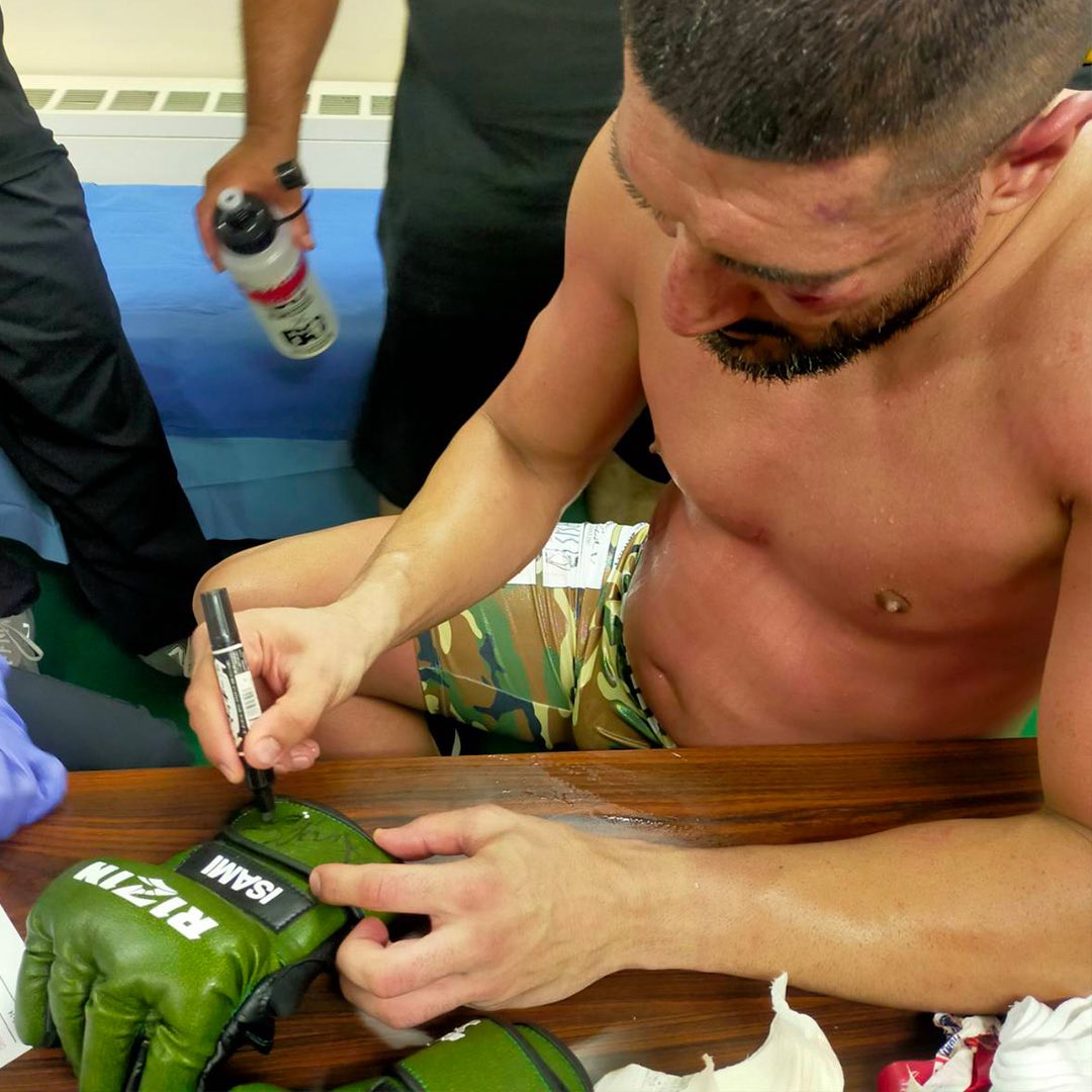 📣【#RIZIN コラボオークション開催中！】📣

🔷#RIZIN_LANDMARK11×#KAKEHASHI 🔷
📢コラボ #オークション 続々入札中📢

🎉出品情報更新中❗️
🔸 #シナカリミアン/<a href="/sinakarimian90/">Sina Karimian</a>
　　実使用サイン入りグローブ

📆開催期間：6/14(土)~6/20(金)23:59

🔷詳しくは⬇️下記URL⬇️から